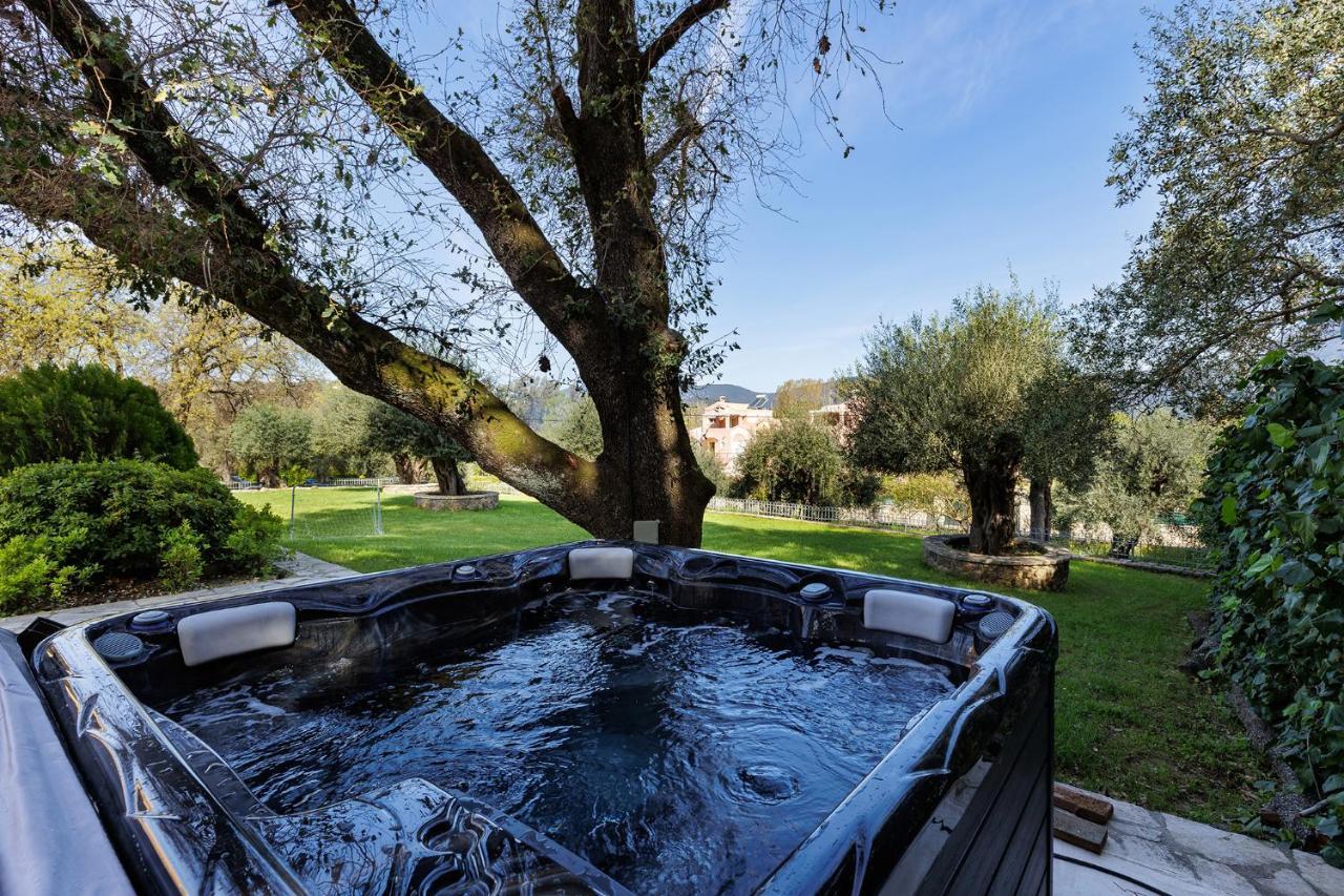 Spyrelia Villa With Private Pool & Outdoor Hot Tub Dassia  Extérieur photo
