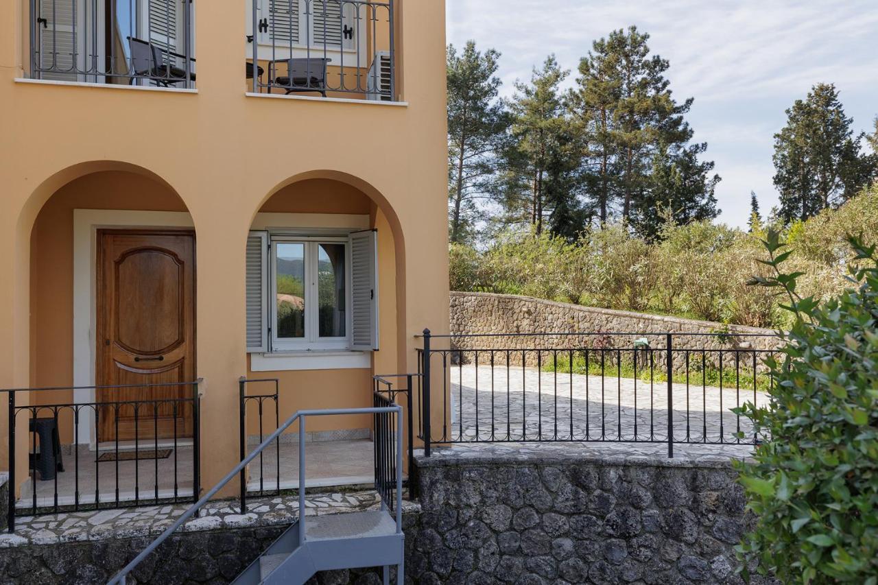 Spyrelia Villa With Private Pool & Outdoor Hot Tub Dassia  Extérieur photo