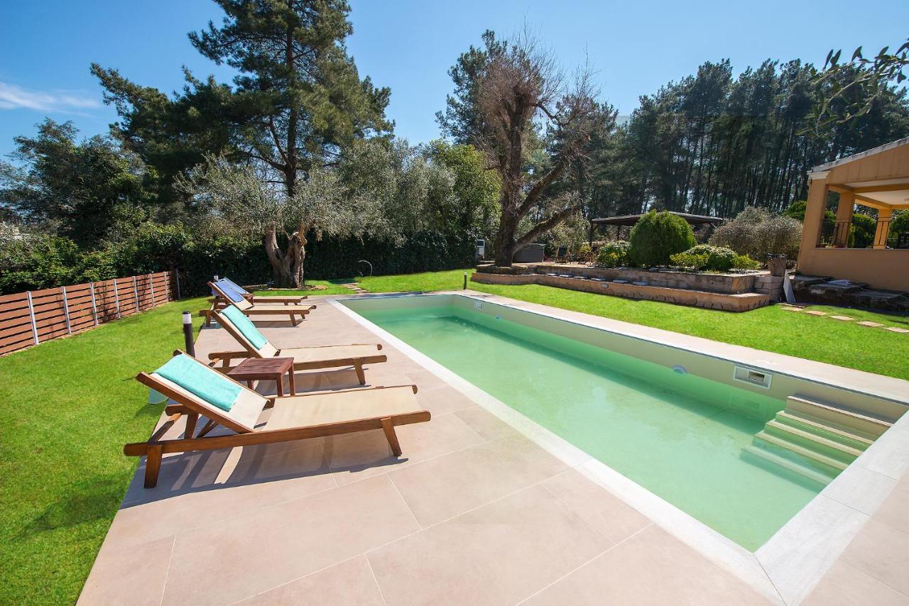 Spyrelia Villa With Private Pool & Outdoor Hot Tub Dassia  Extérieur photo